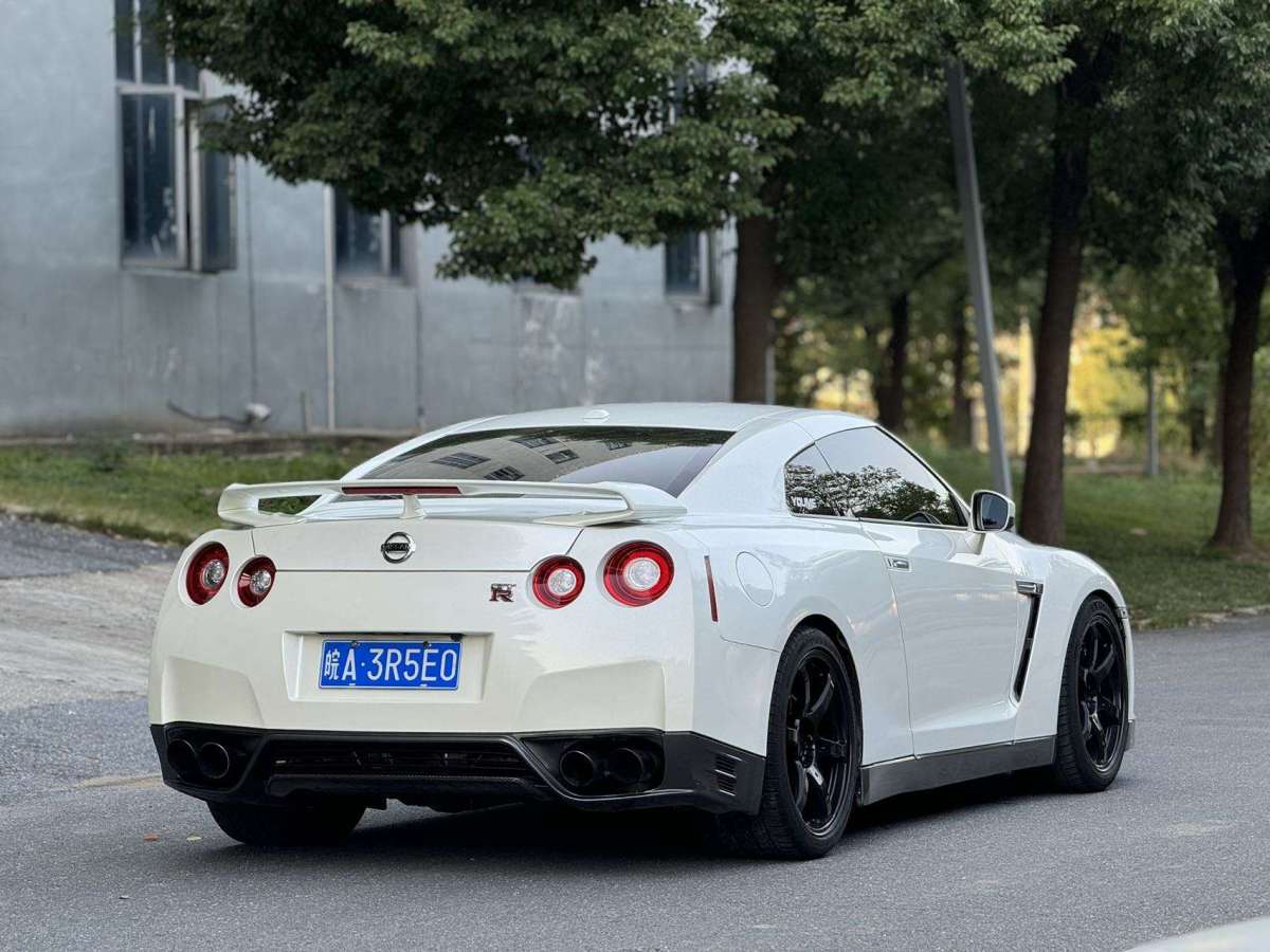 日產(chǎn) GT-R  2014款 3.8T Premium Edition 棕紅內(nèi)飾圖片