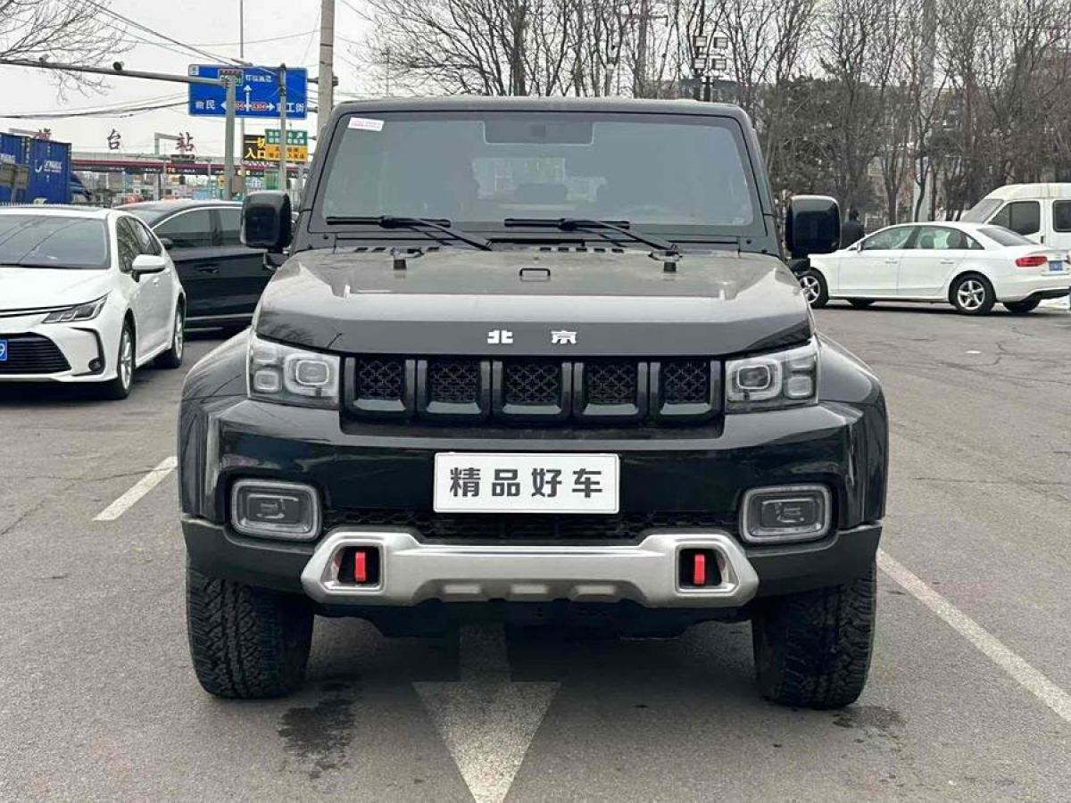 北京 BJ40  2023款 2.0T 自動(dòng)四驅(qū)城市獵人版?zhèn)b客型圖片