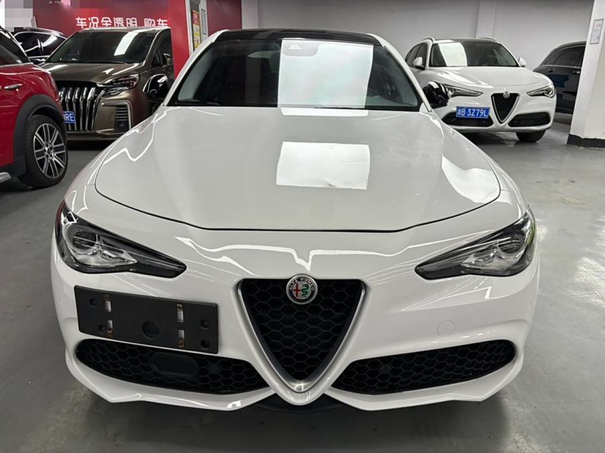 阿尔法·罗密欧 Giulia  2017款 2.0T 280HP 豪华运动版图片