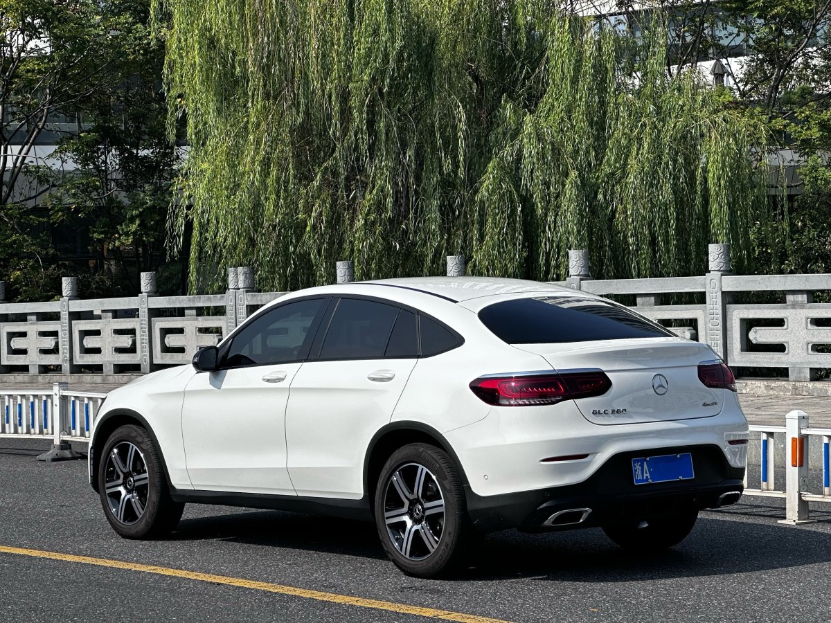 奔馳 奔馳GLC  2022款 改款 GLC 260 4MATIC 轎跑SUV圖片