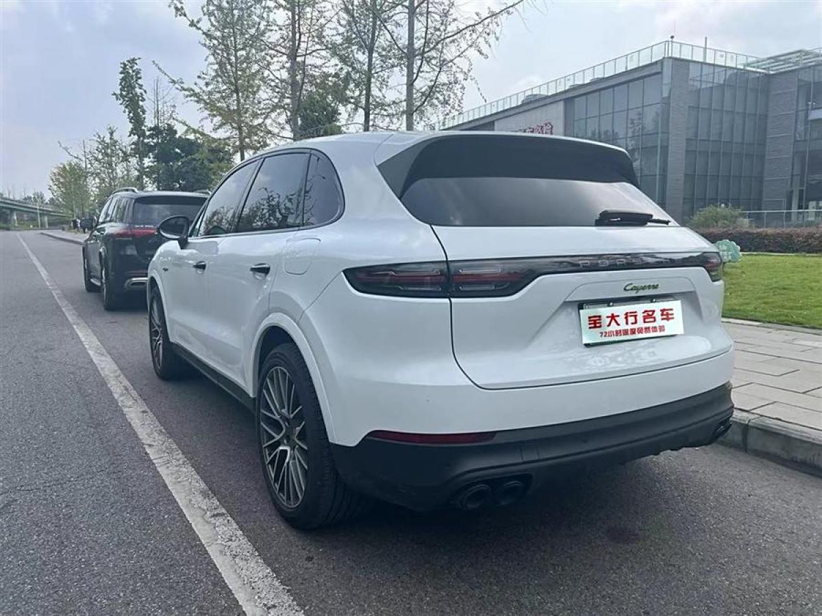 保时捷 Cayenne新能源  2023款 Cayenne E-Hybrid 2.0T 铂金版图片