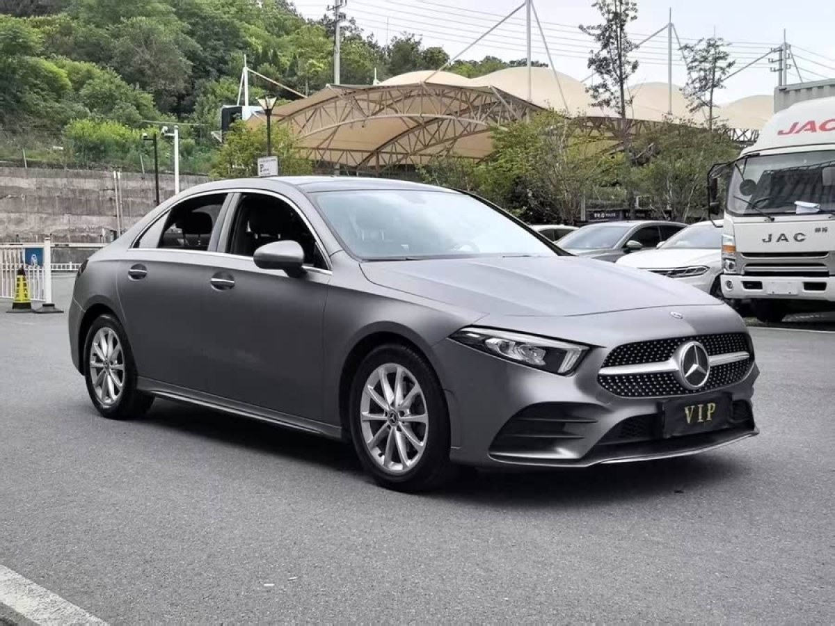奔馳 奔馳A級  2019款  改款 A 200 L 運動轎車圖片
