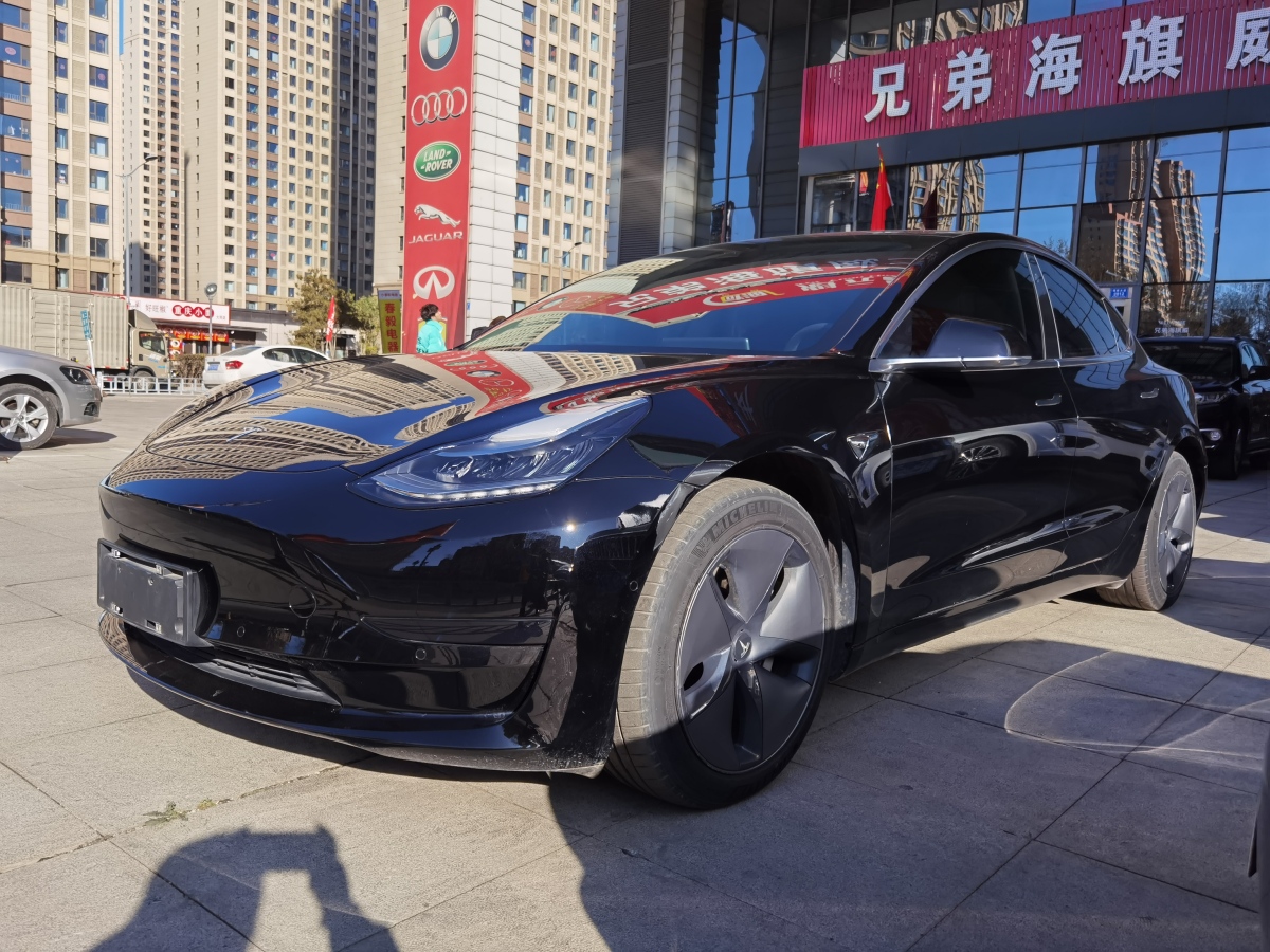 特斯拉 Model 3  2020款 改款 標(biāo)準(zhǔn)續(xù)航后驅(qū)升級版圖片