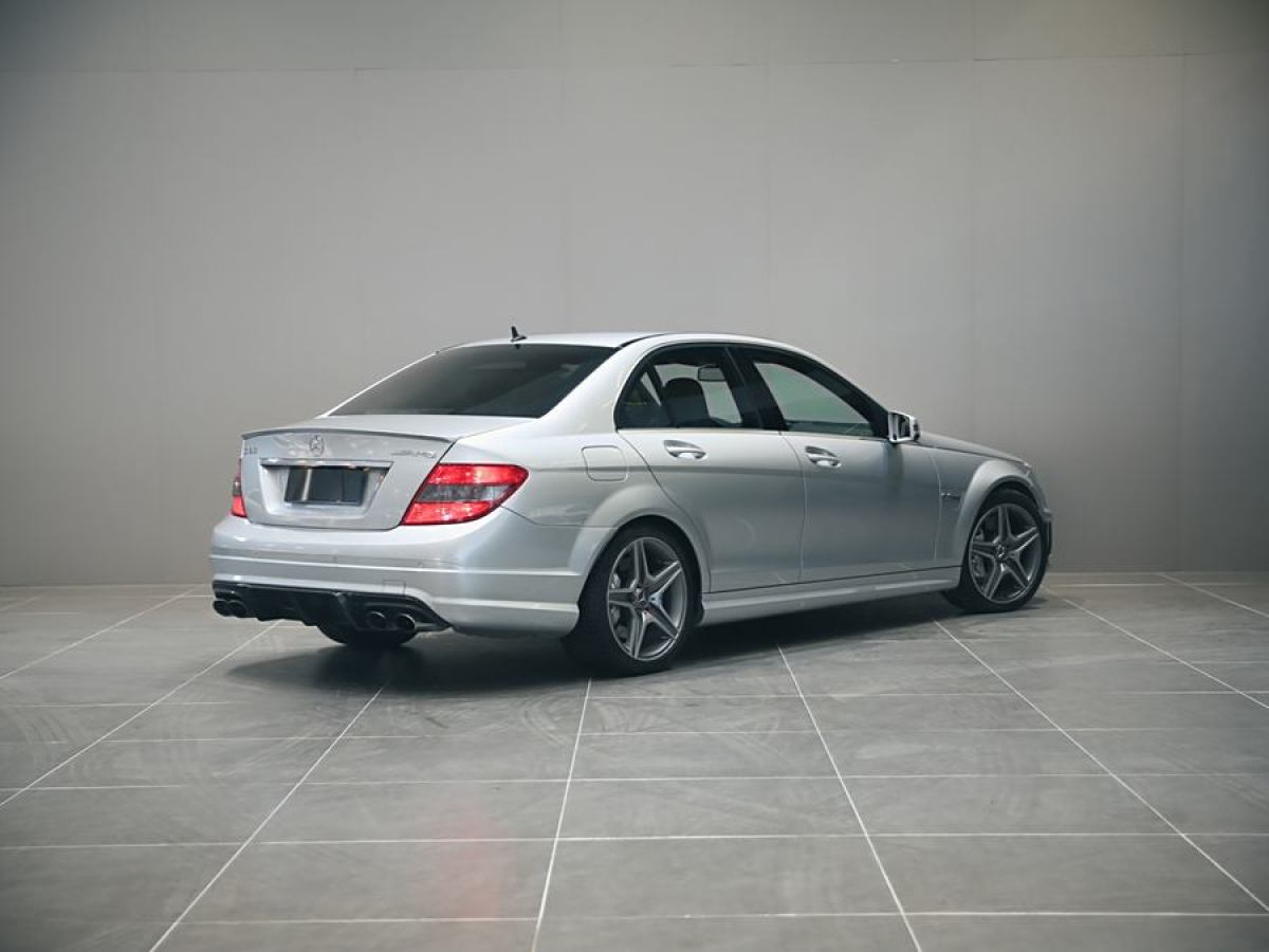 奔馳 奔馳C級(jí)AMG  2010款 AMG C 63 動(dòng)感型增強(qiáng)版圖片