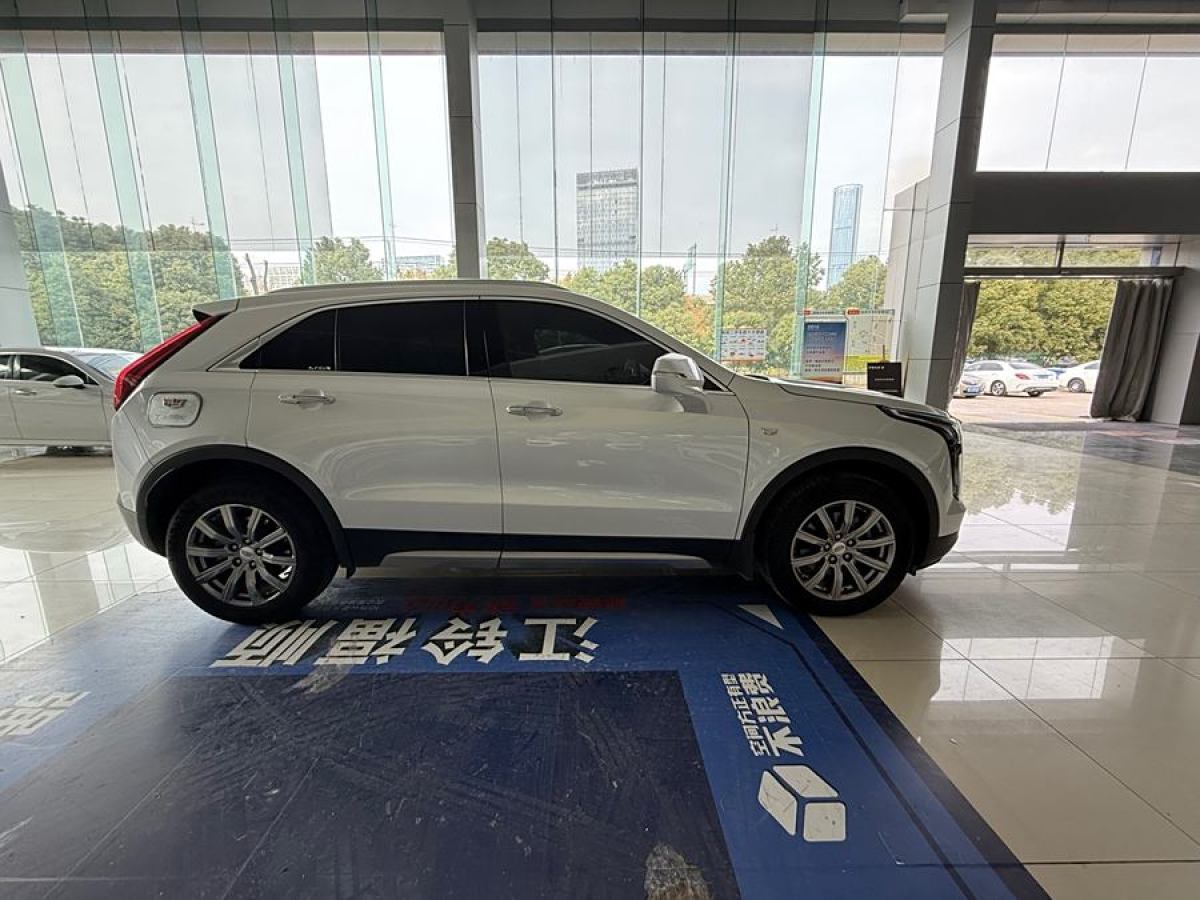 凱迪拉克 XT4  2018款 28T 兩驅(qū)領(lǐng)先型圖片