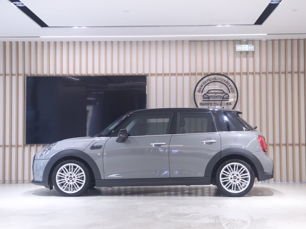 2022年1月MINI MINI  2022款 改款 1.5T COOPER 經(jīng)典派 五門版