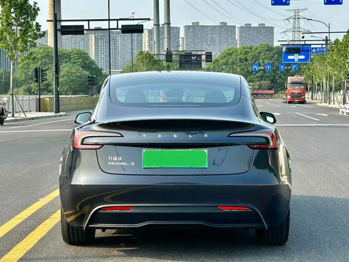特斯拉 Model Y  2025款 后輪驅(qū)動 首發(fā)版圖片