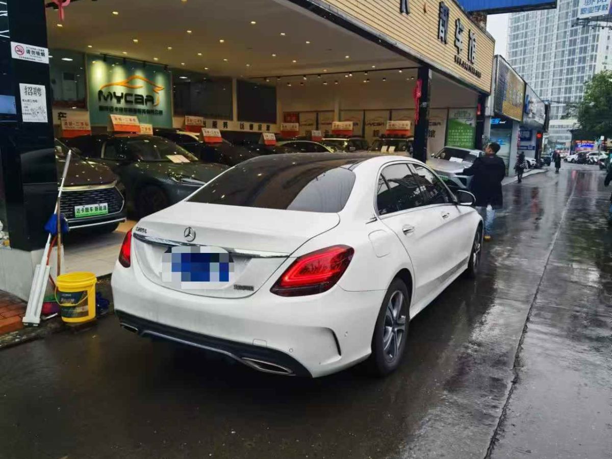 奔馳 奔馳A級  2019款  A 220 L 4MATIC 運(yùn)動轎車圖片