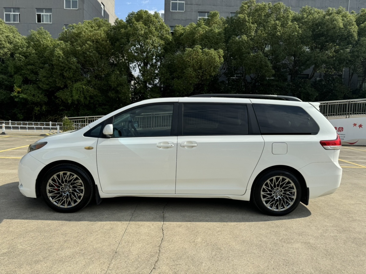 豐田 塞納  2015款 3.5L 兩驅(qū)LE圖片