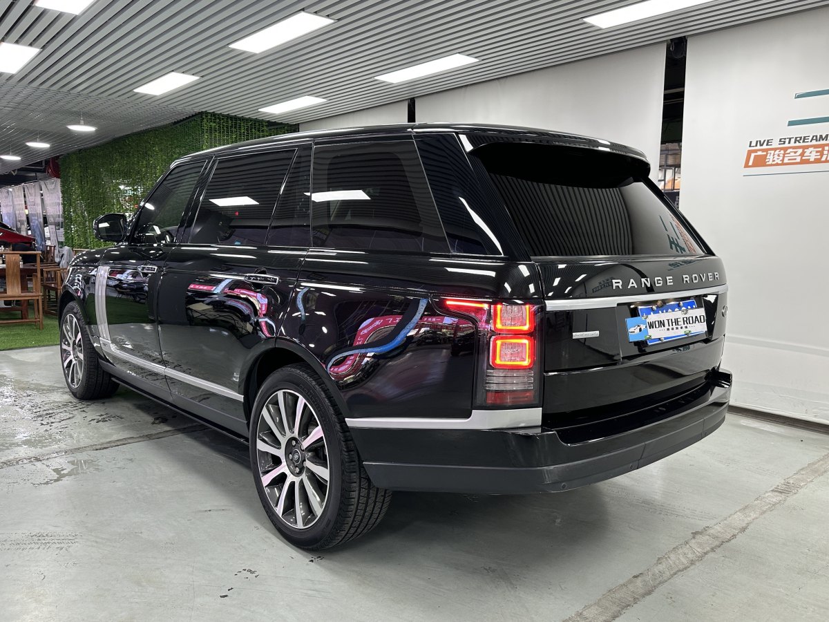 路虎 攬勝  2016款 3.0 V6 SC Vogue SE 創(chuàng)世加長(zhǎng)版圖片
