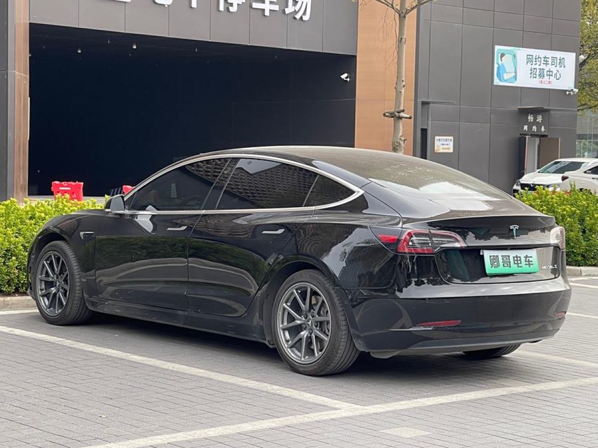 特斯拉 Model 3  2020款 改款 標(biāo)準(zhǔn)續(xù)航后驅(qū)升級(jí)版圖片