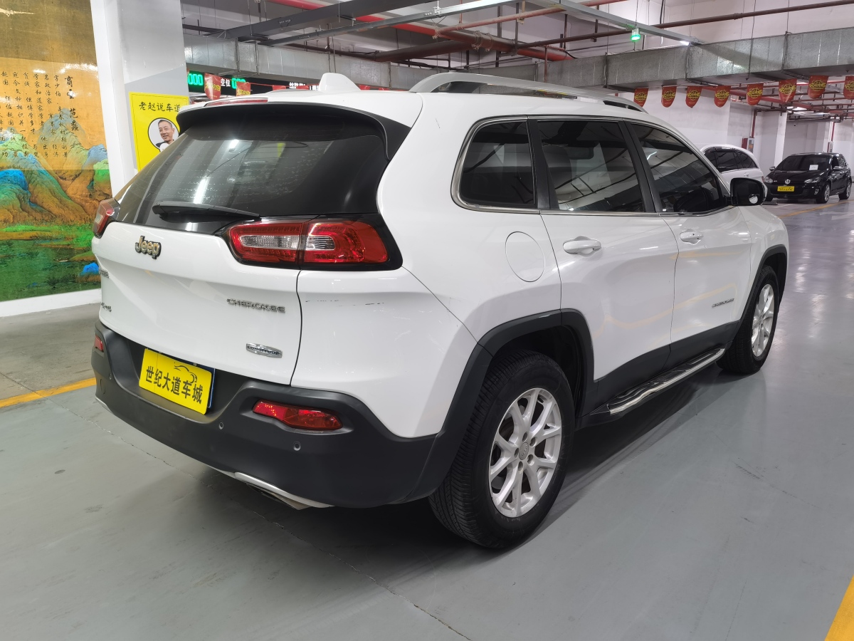 Jeep 自由光  2016款 2.4L 專業(yè)版圖片