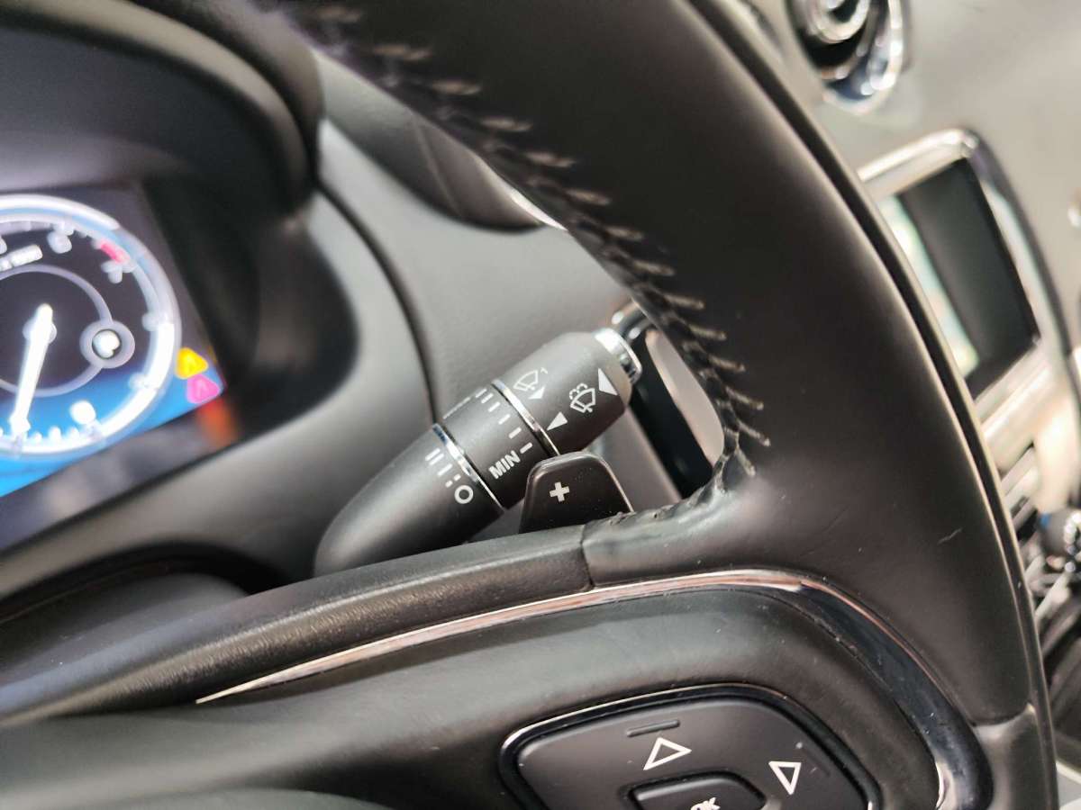 捷豹 XJ  2015款 XJL 2.0T 典雅商務(wù)80周年典藏版圖片