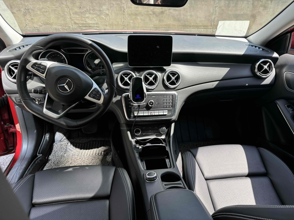 奔驰 奔驰GLA  2018款 GLA 200 动感型图片