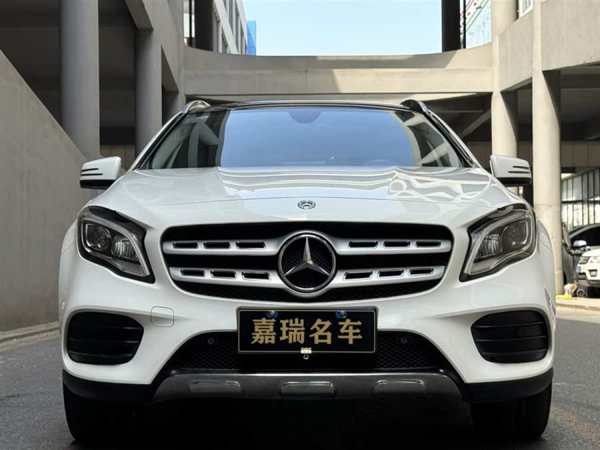 奔馳 奔馳GLA  2019款 GLA 200 時(shí)尚型圖片