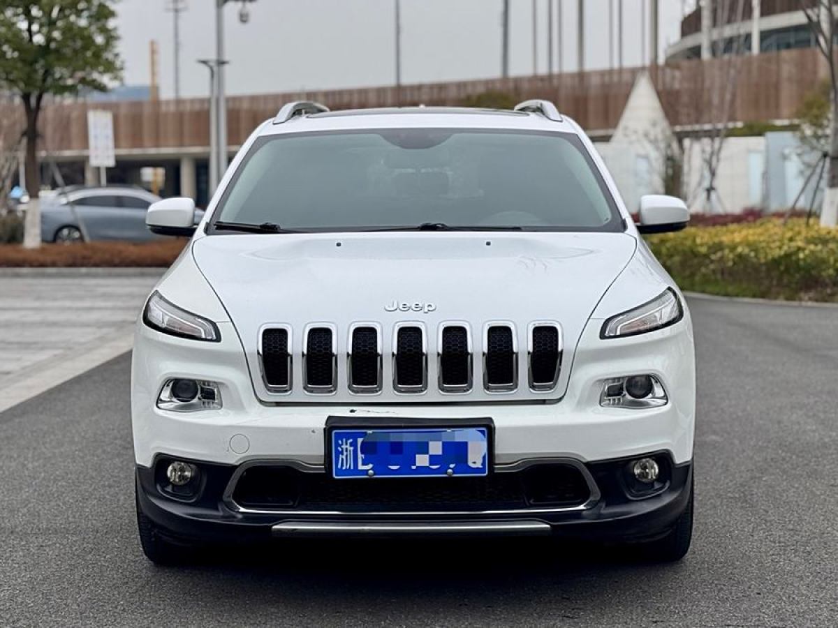 Jeep 自由光  2017款 2.0L 優(yōu)越版圖片