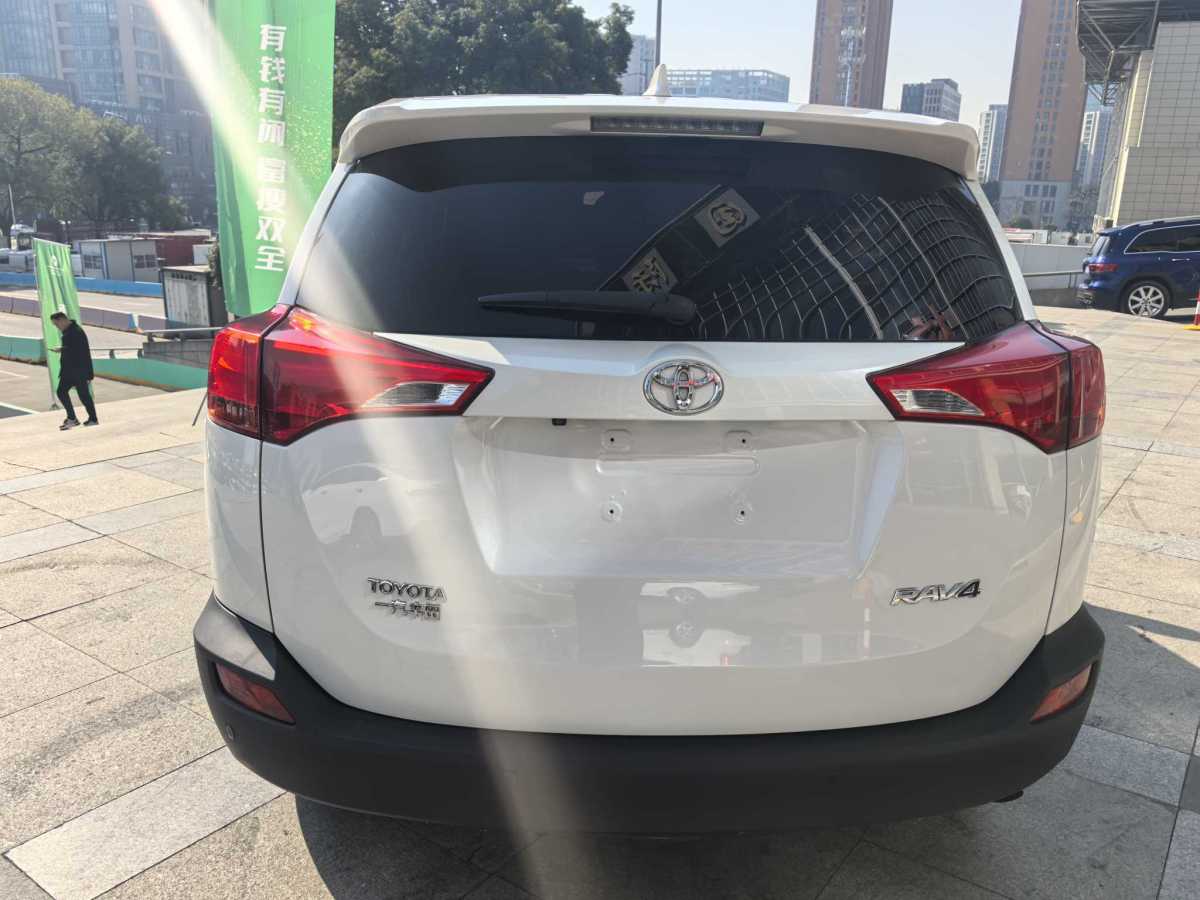 豐田 RAV4  2018款 榮放 2.0L CVT兩驅(qū)風(fēng)尚版圖片