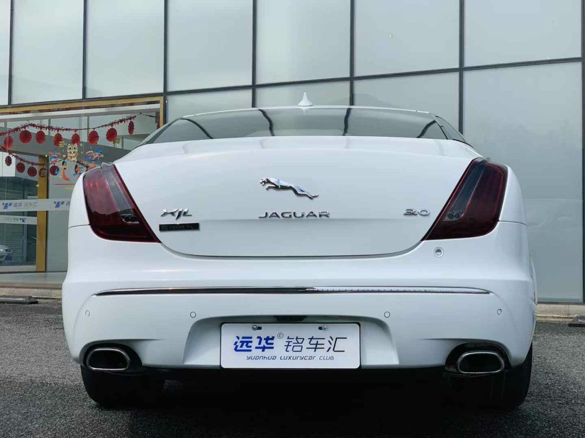 捷豹 XJ  2016款 XJL 2.0T 兩驅(qū)典雅商務(wù)版圖片