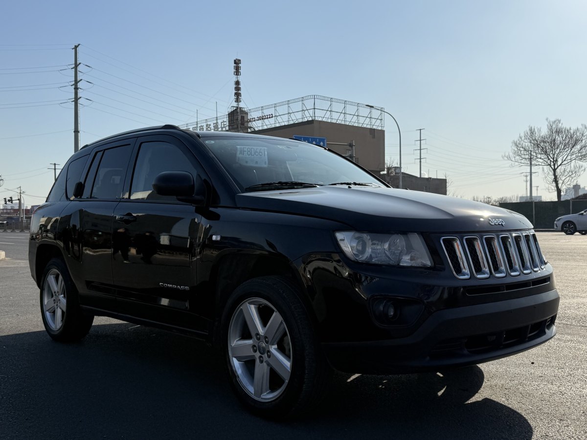 Jeep 指南者  2012款 2.4L 四驅(qū)豪華版圖片