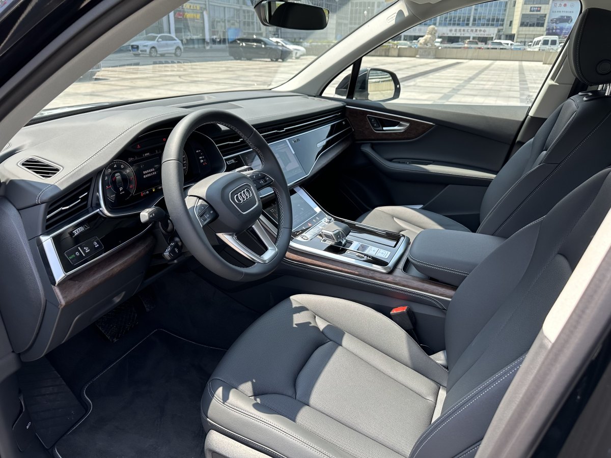 奥迪 奥迪Q7  2023款 45 TFSI quattro S line运动型图片