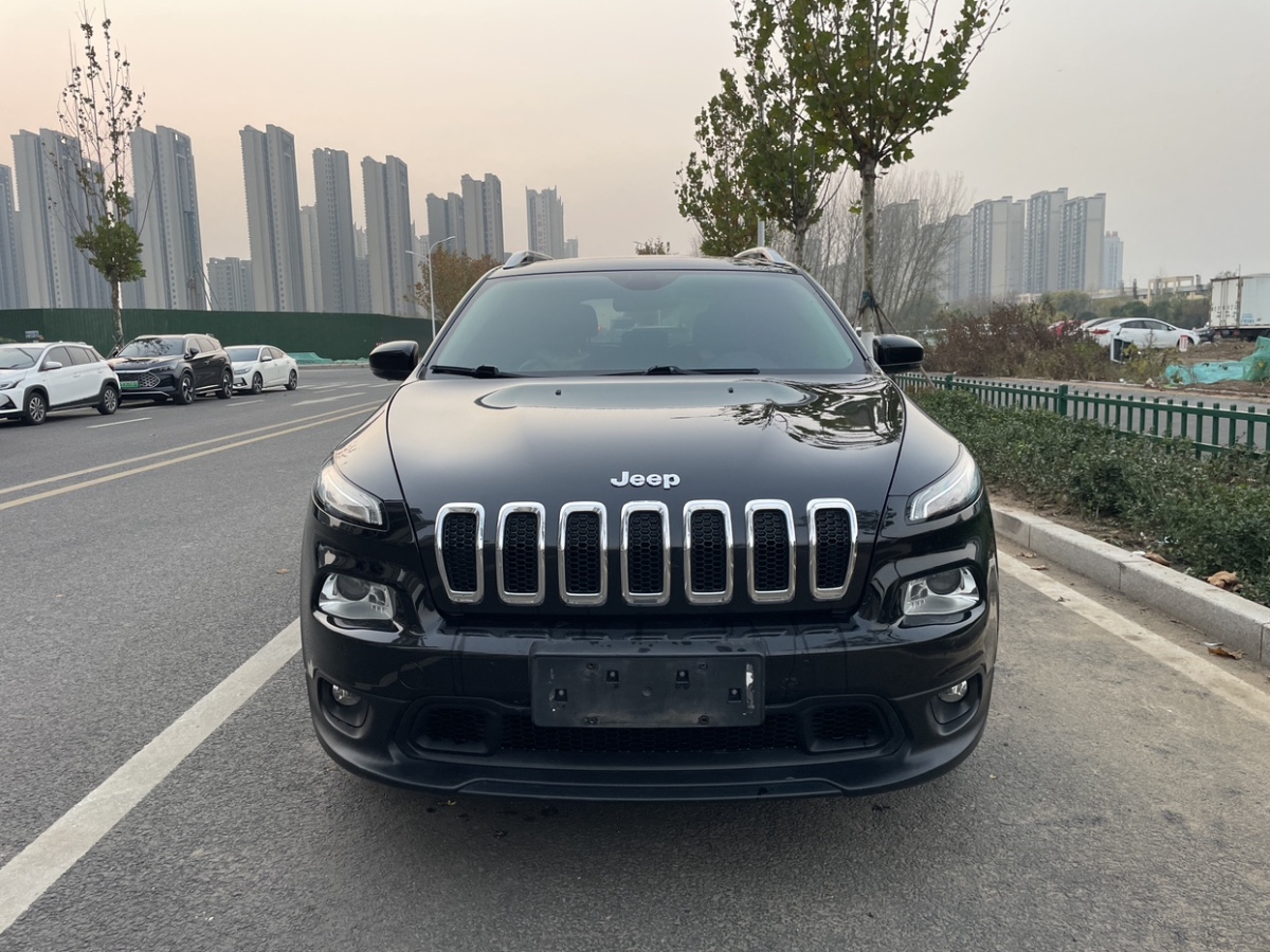 Jeep 自由光  2017款 2.4L 領(lǐng)先版圖片