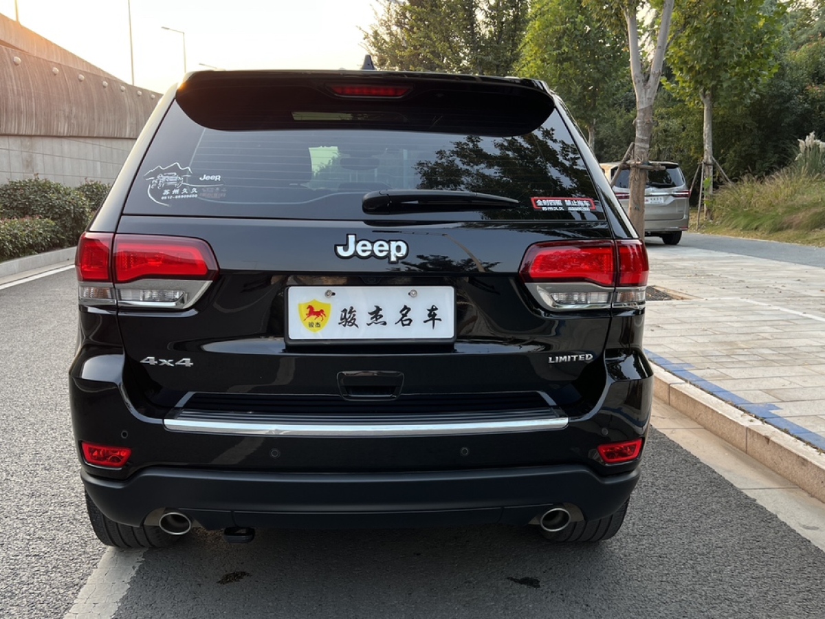 Jeep 大切諾基  2020款 3.0L 專業(yè)導(dǎo)航版圖片