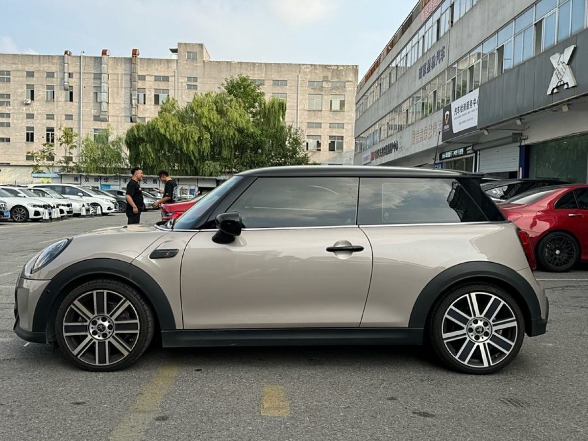 MINI MINI  2023款 改款 2.0T COOPER S 藝術(shù)家圖片