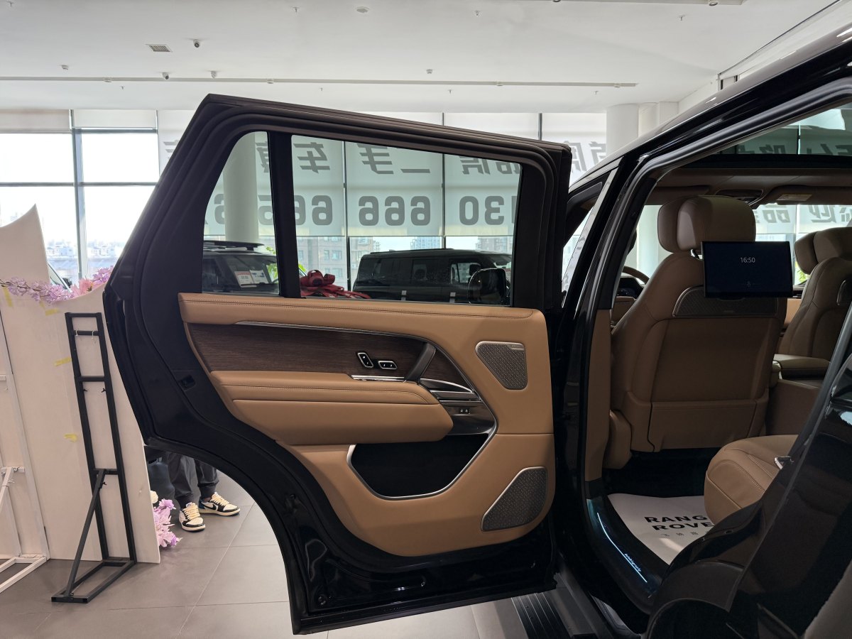 2024年1月路虎 攬勝  2024款 3.0 L6 400PS 典范加長版