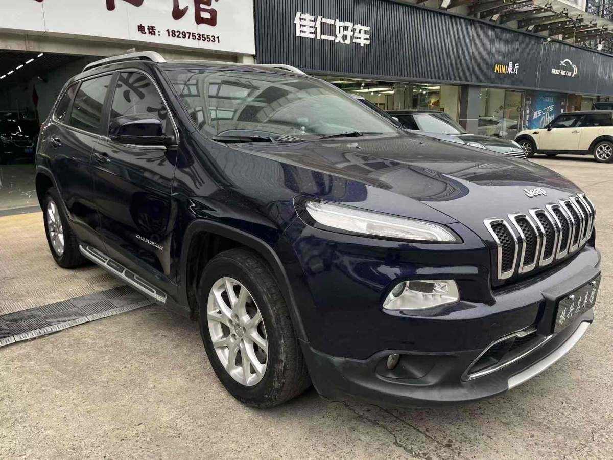 Jeep 自由光  2017款 2.0L 優(yōu)越版圖片