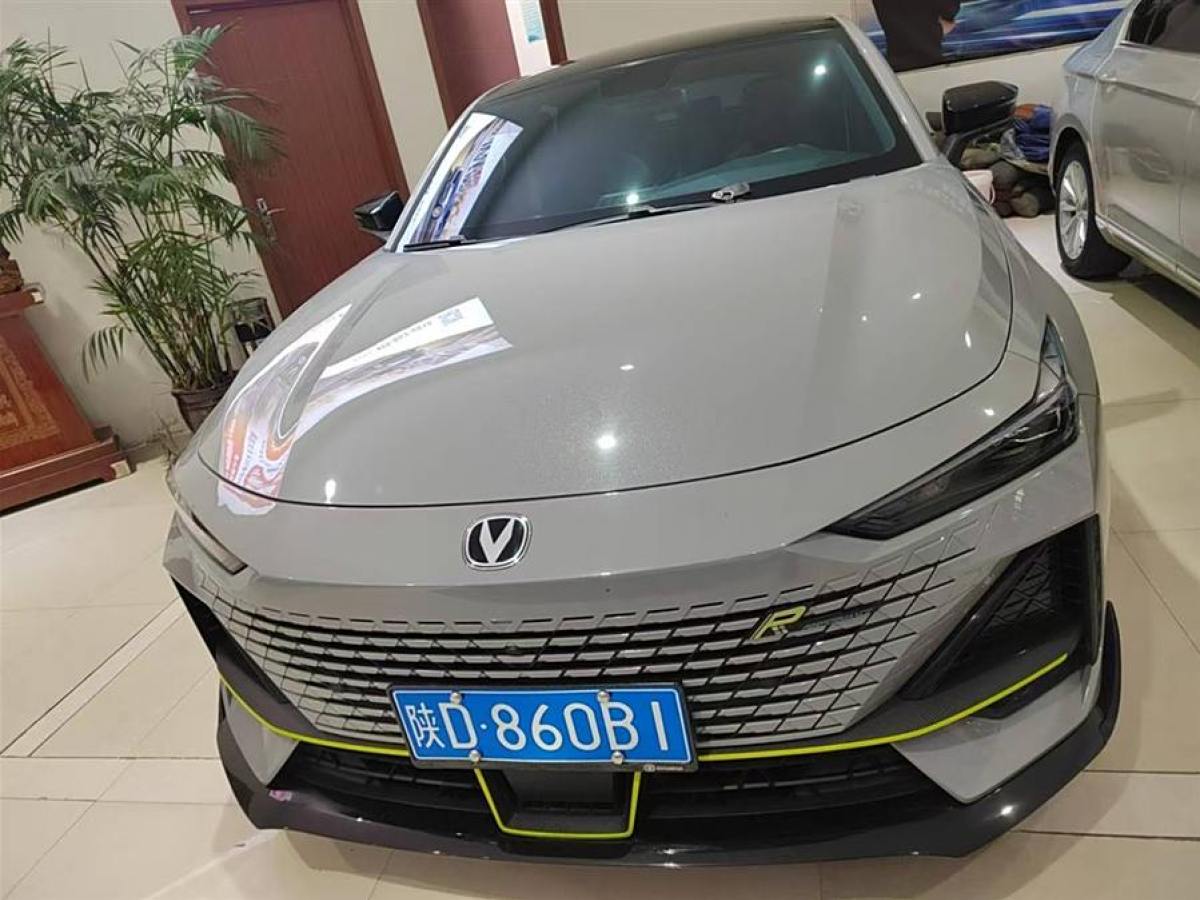 長(zhǎng)安 長(zhǎng)安UNI-V  2022款 1.5T 尊貴型圖片