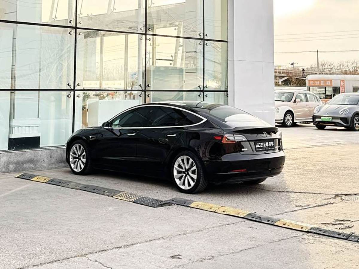 特斯拉 Model 3  2020款 改款 標(biāo)準(zhǔn)續(xù)航后驅(qū)升級版圖片