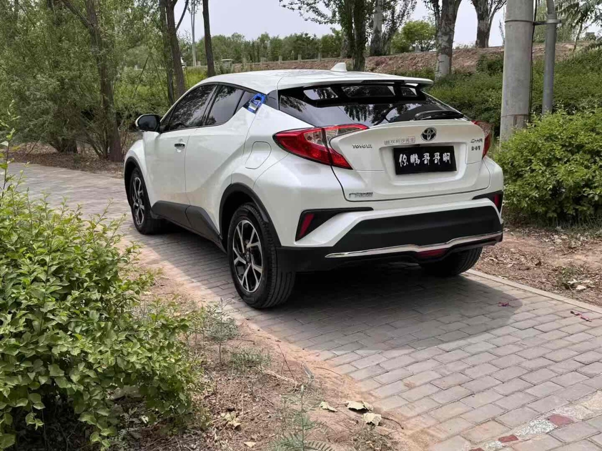 豐田 C-HR  2018款 2.0L 領(lǐng)先版 國(guó)V圖片