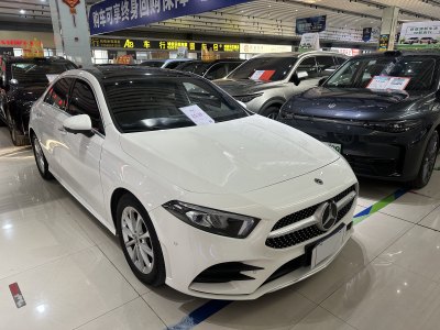 2021年4月 奔馳 奔馳A級 A 200 L 運(yùn)動(dòng)轎車動(dòng)感型圖片