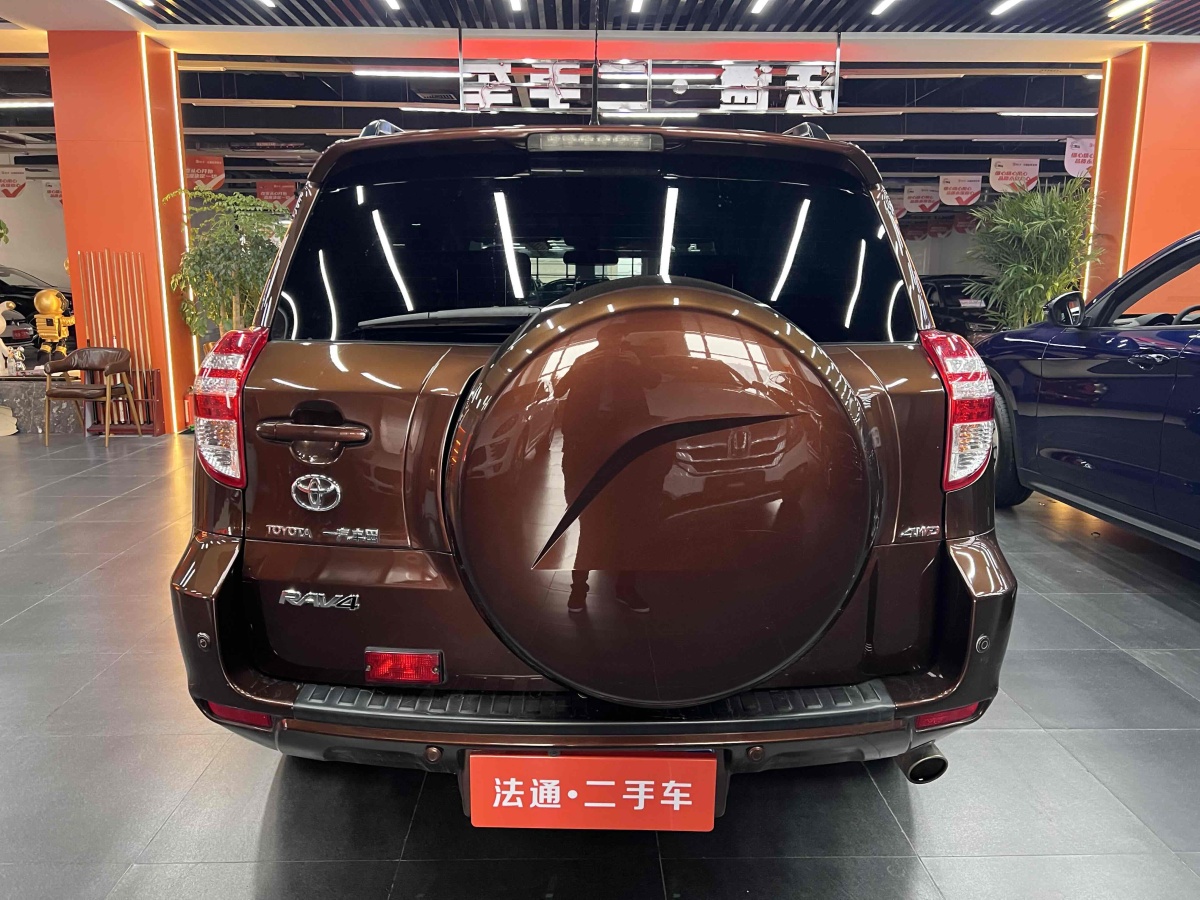 2012年6月豐田 RAV4榮放  2011款 2.4L 自動(dòng)四驅(qū)豪華版