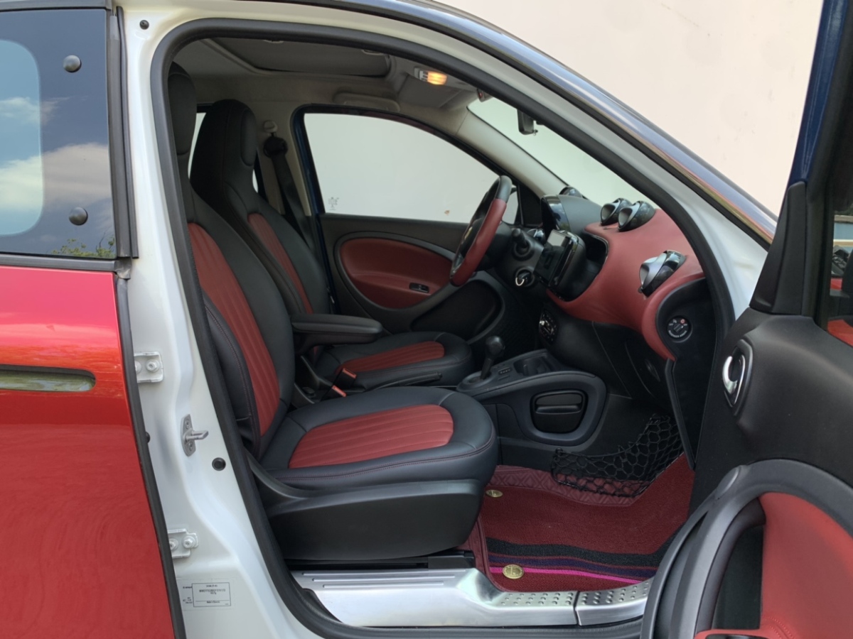 2019年3月smart forfour  2018款 0.9T 66千瓦風(fēng)尚型