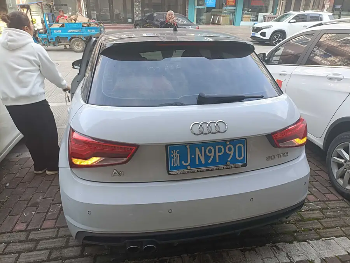 奧迪 奧迪A1  2016款 30 TFSI Sportback S Line運(yùn)動(dòng)版圖片