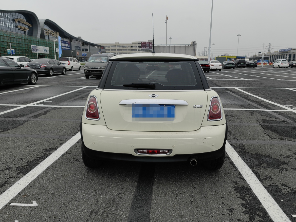 2014年3月MINI MINI  2013款 1.6L ONE 限量第二款