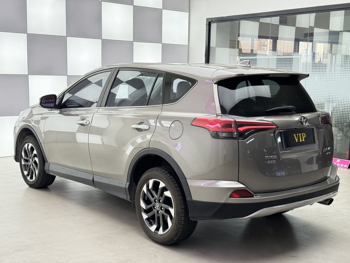 豐田 RAV4榮放  2018款 2.5L 自動四驅(qū)精英i版圖片