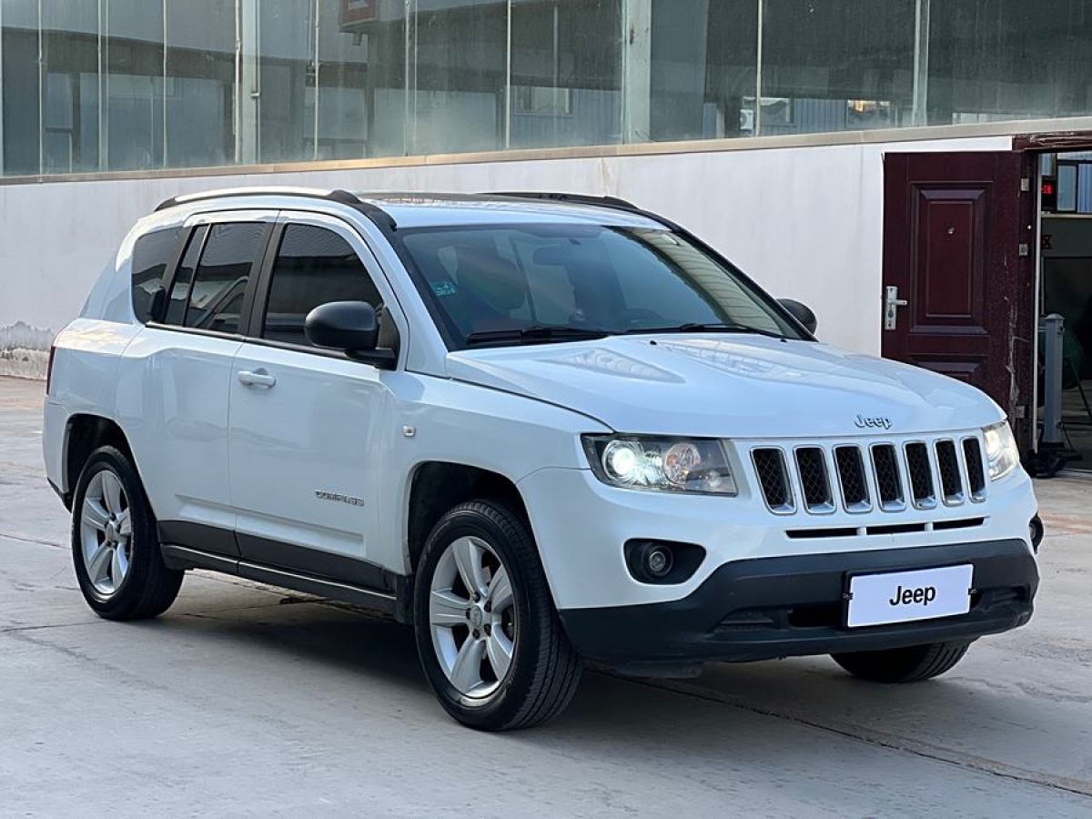 Jeep 指南者  2014款 改款 2.0L 兩驅(qū)進(jìn)取版圖片