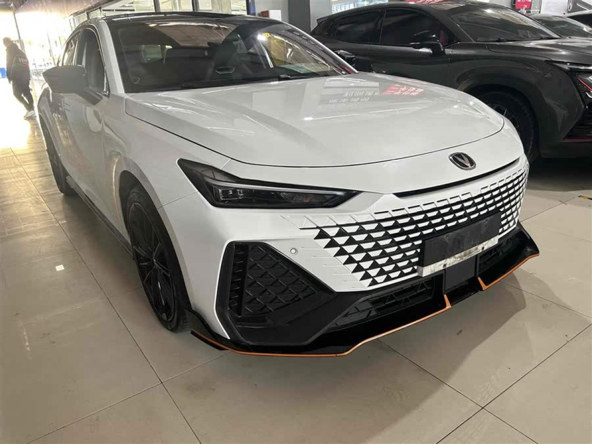 長安 長安UNI-V  2022款 1.5T 尊貴型圖片