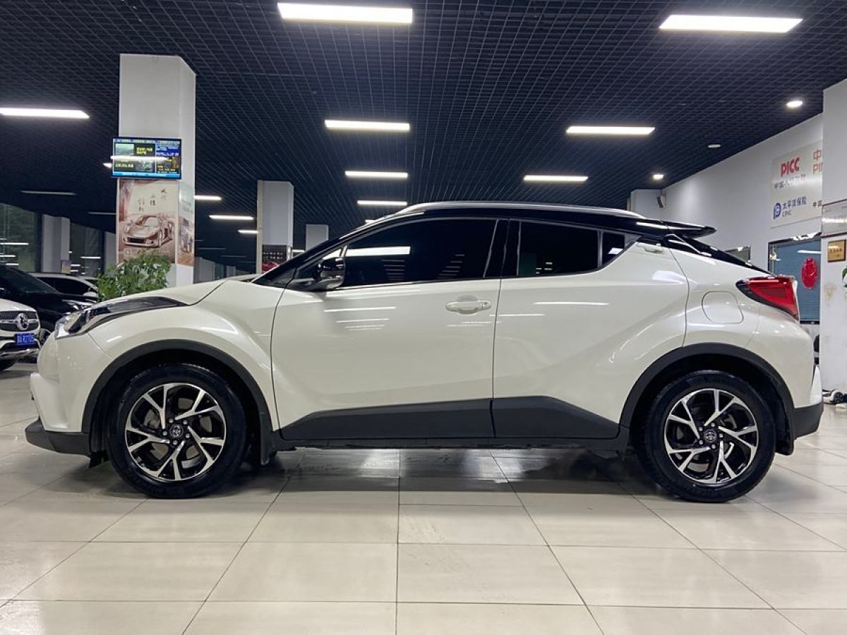 豐田 C-HR  2018款 2.0L 領(lǐng)先天窗版 國V圖片