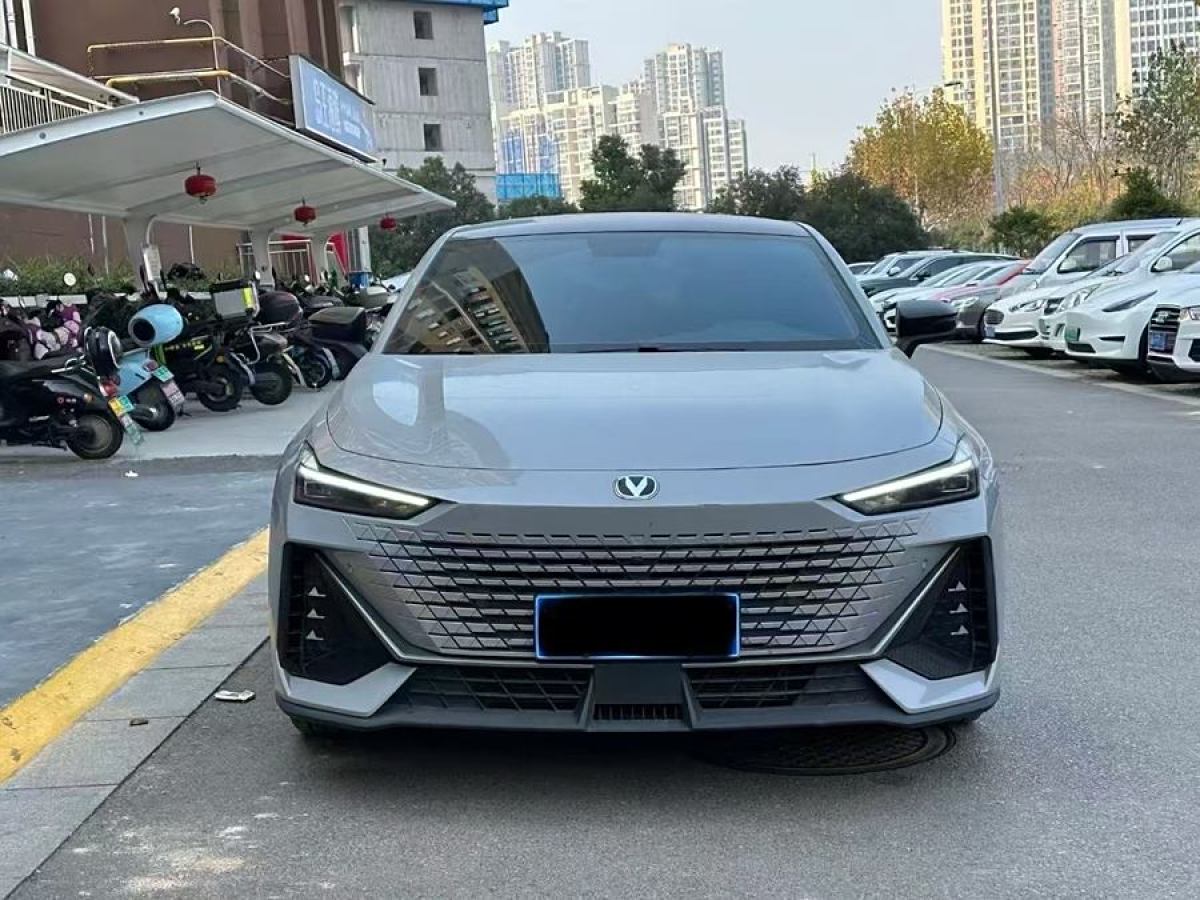 長(zhǎng)安 長(zhǎng)安UNI-V  2022款 1.5T 尊貴型圖片