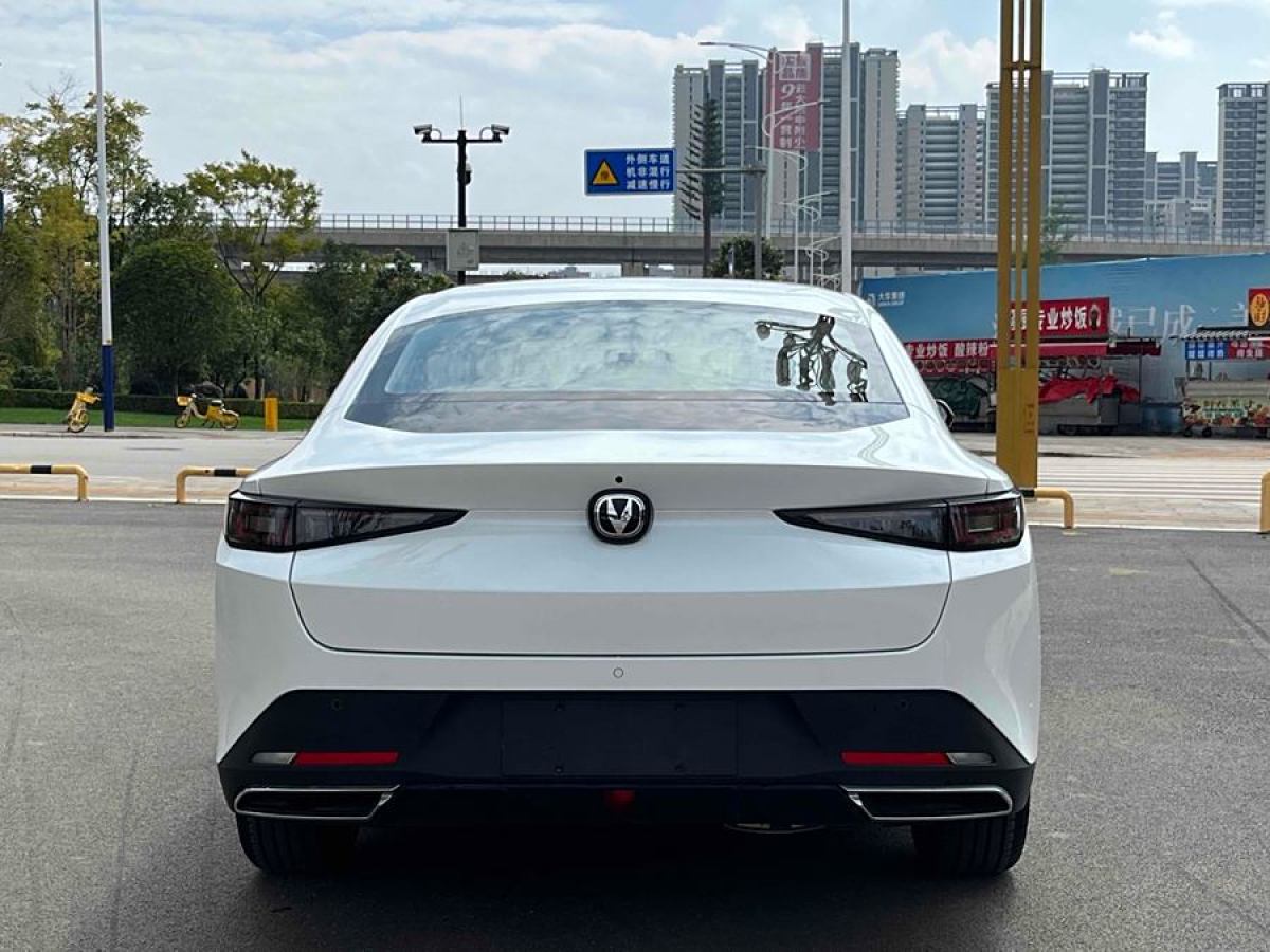 長(zhǎng)安 長(zhǎng)安UNI-V  2023款 1.5T 尊享型圖片