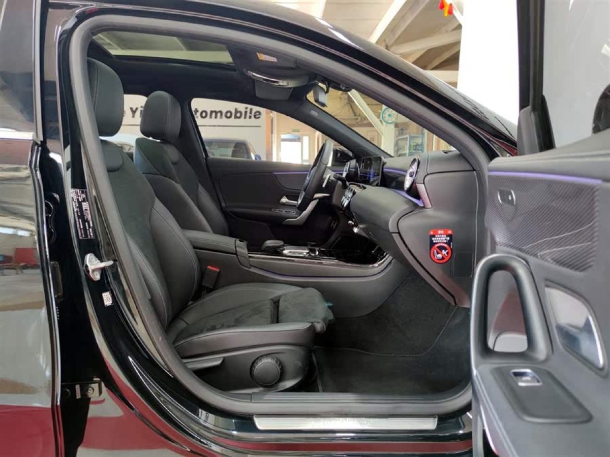 奔馳 奔馳A級(jí)  2022款 改款二 A 200 L 運(yùn)動(dòng)轎車時(shí)尚型圖片