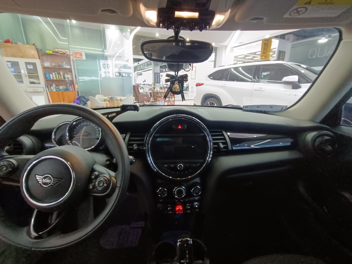 MINI COUNTRYMAN  2018款 1.5T COOPER 經(jīng)典派圖片