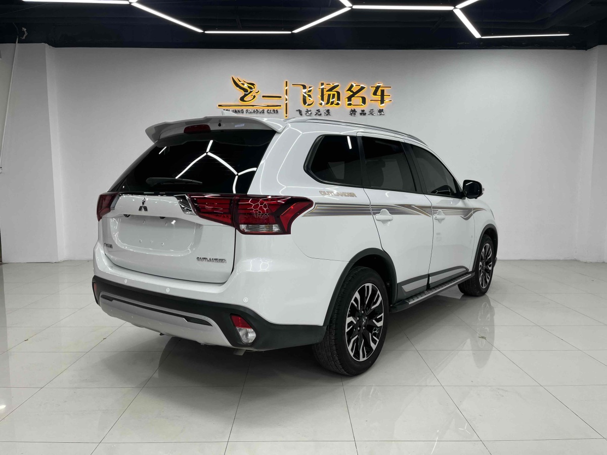 三菱 欧蓝德  2019款 2.0L 两驱畅享版 5座图片