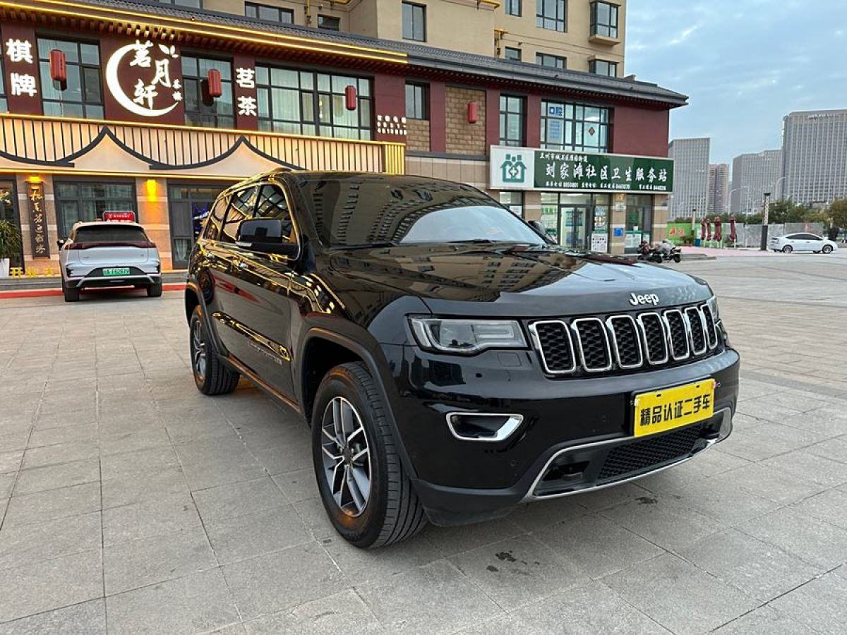 Jeep 大切諾基  2020款 3.0L 專(zhuān)業(yè)導(dǎo)航版圖片