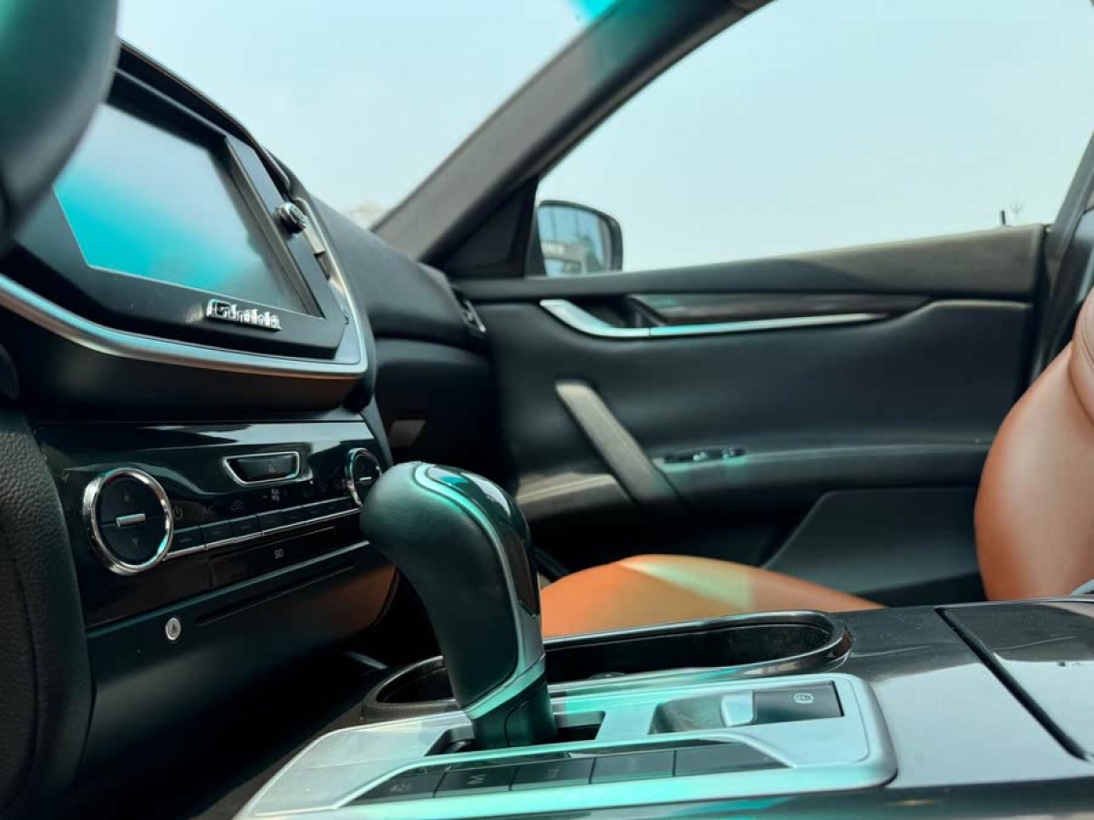 瑪莎拉蒂 Ghibli  2014款 3.0T 標(biāo)準(zhǔn)版圖片