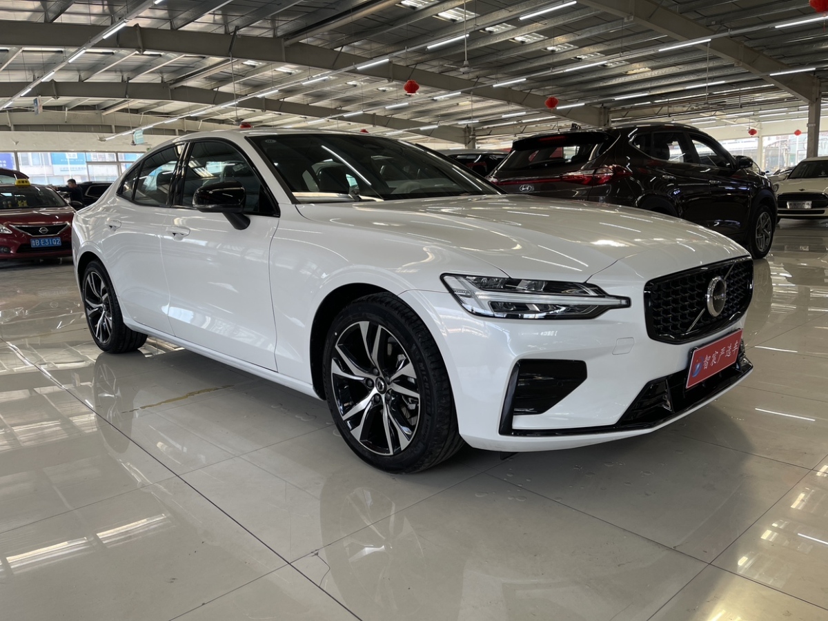 沃爾沃 S60L  2024款 B4 智遠(yuǎn)運(yùn)動版圖片