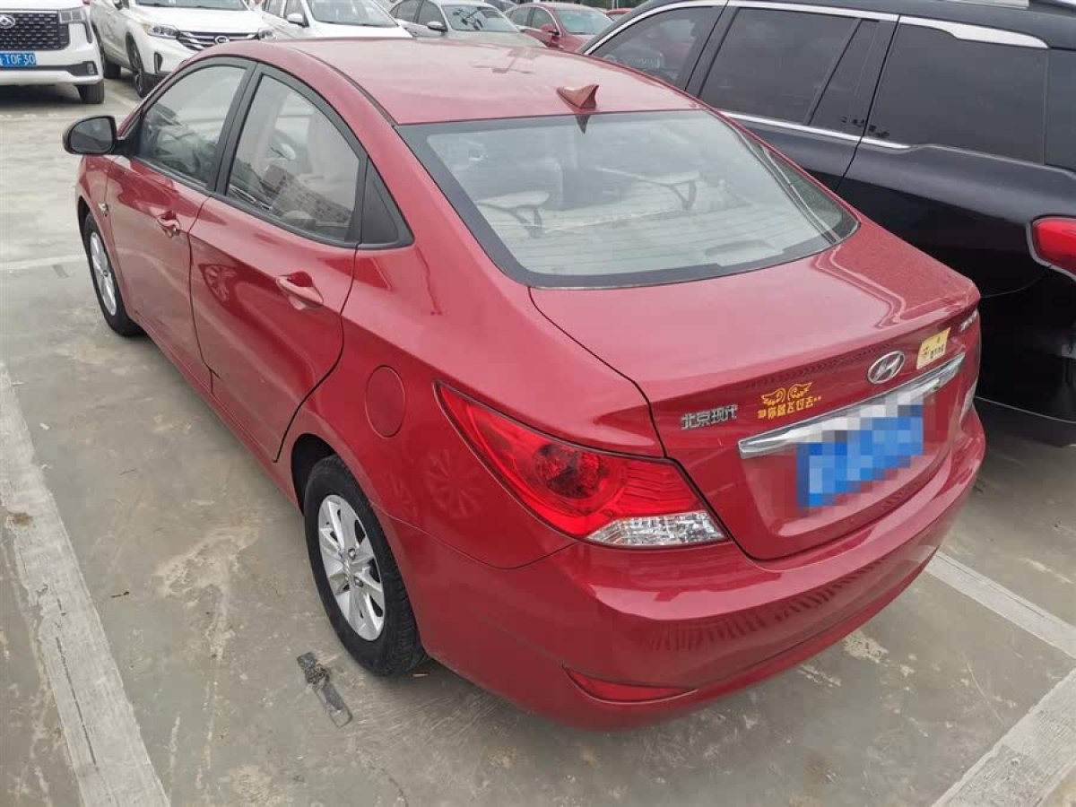 現(xiàn)代 瑞納  2010款 三廂 1.4L 手動舒適型GS圖片